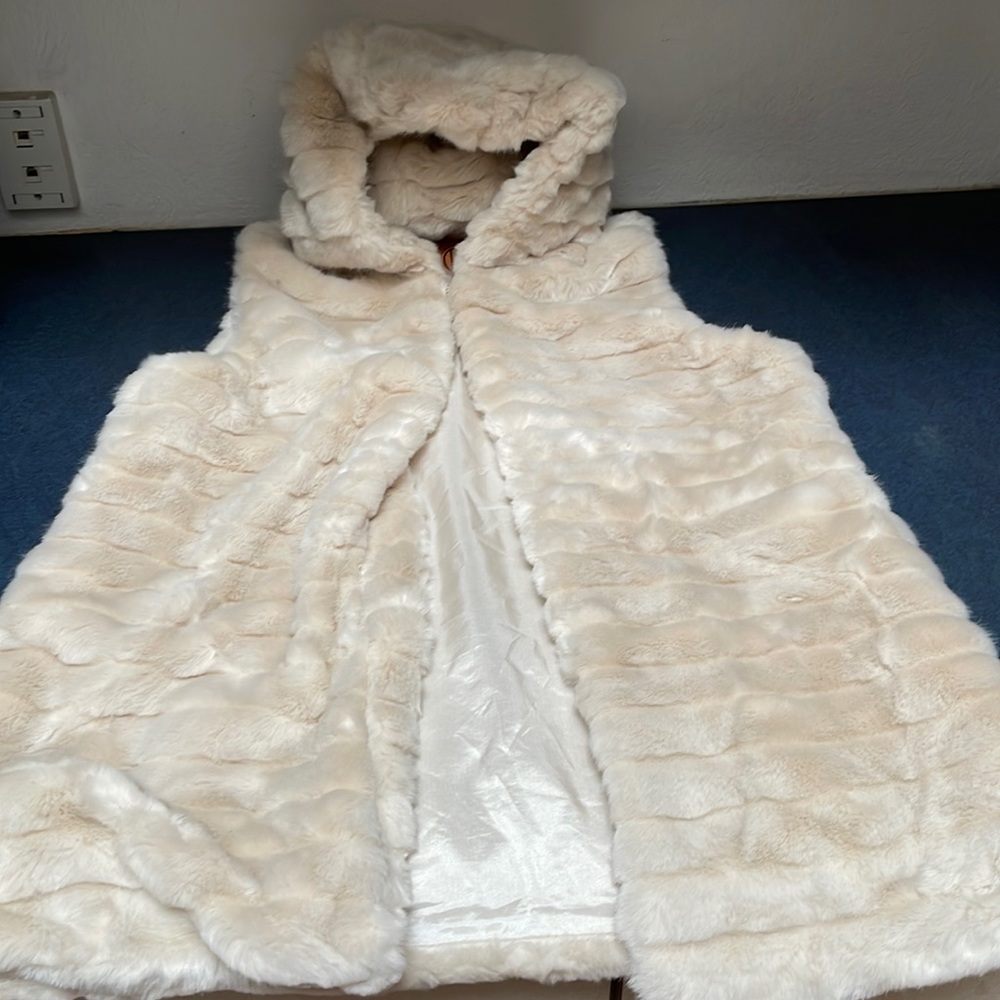 Sleeveless fur coat